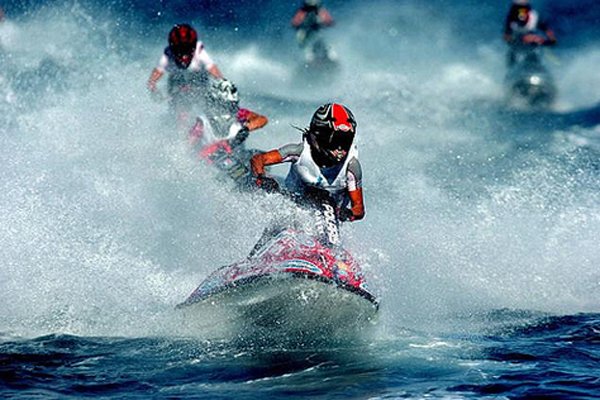 В Сумах прошли соревнования на водных мотоциклах 