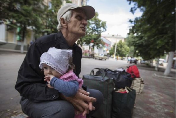 Все больше украинцев покидает районы АТО