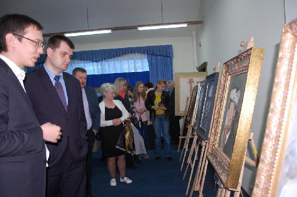В Сумах проходит выставка картин российского художника Никаса Сафронова
