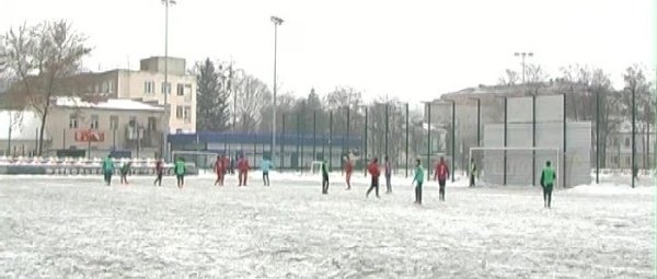 В областном центре продолжается зимний футбольный сезон