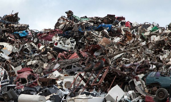 В селе Стецьковка разрывают полигон металлических отходов