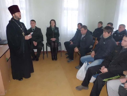 В Белополье проведена беседа священника с условно осужденными