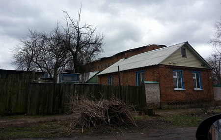 В Путивле ураган сорвал крыши с домов
