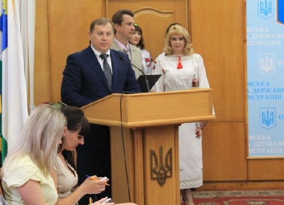 Руководство Сумской обладминистрации поздравило медиков с профессиональным праздником