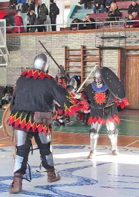 В Сумах сражались средневековые рыцари