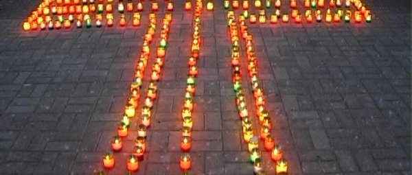 Траурные мероприятия в день памяти жертв Голодомора не обошли и художественные собрания