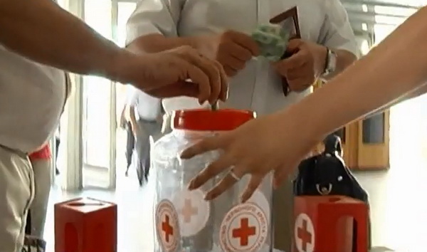 Активисты «Красного Креста» устроили чиновникам тест на щедрость