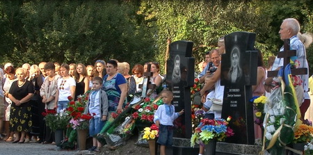 Сумчане возложили цветы к могилам погибших в АТО