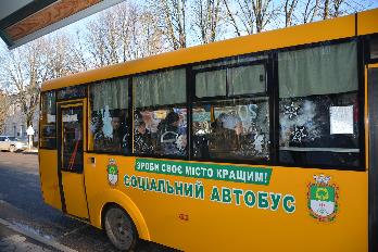 В Тростянце на маршруты вышли сказочные автобусы