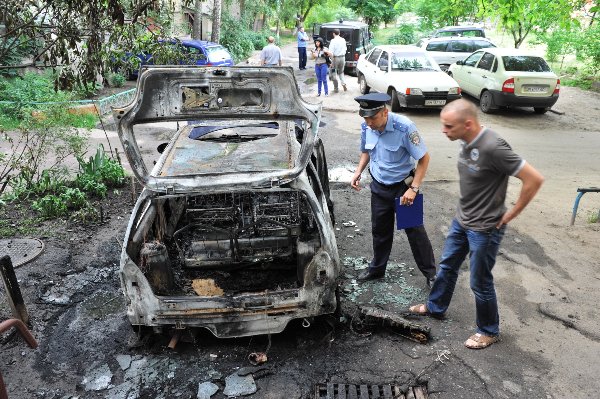 Милиция установила виновного в поджоге машины журналистки Елены Адаменко