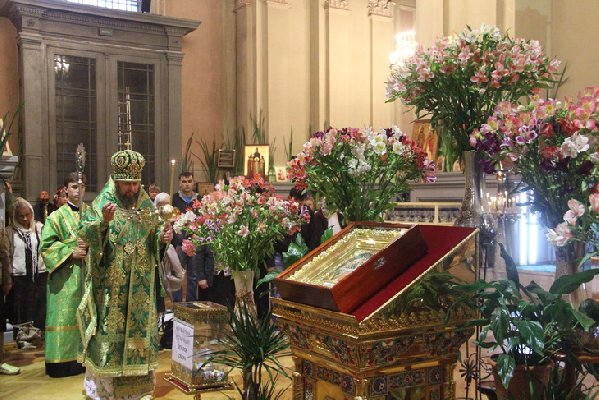 Праздничные торжества Сумский Преосвященный возглавил в Троицком архиерейском соборе областного центра