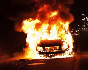 В Сумах сожгли легковой автомобиль депутата горсовета