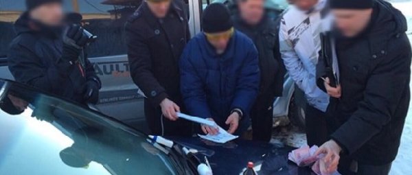 Сразу два должностных лица в Сумской области погорели на взятках