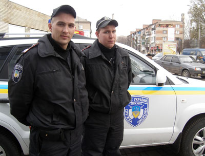 Поднять боевой дух в Славянск приехал главный милиционер Сумщины 